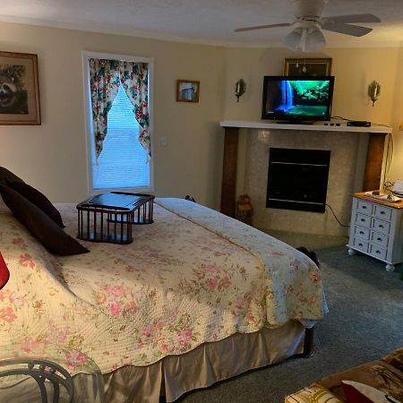 ليكوود Emerald Necklace Inn Bed And Breakfast المظهر الخارجي الصورة