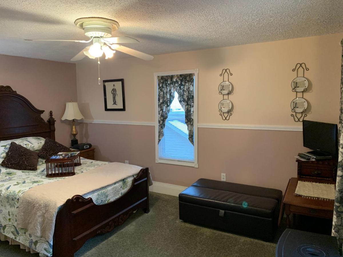 ليكوود Emerald Necklace Inn Bed And Breakfast المظهر الخارجي الصورة
