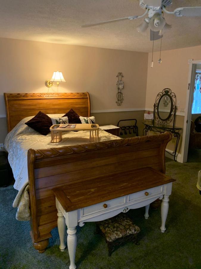 ليكوود Emerald Necklace Inn Bed And Breakfast المظهر الخارجي الصورة