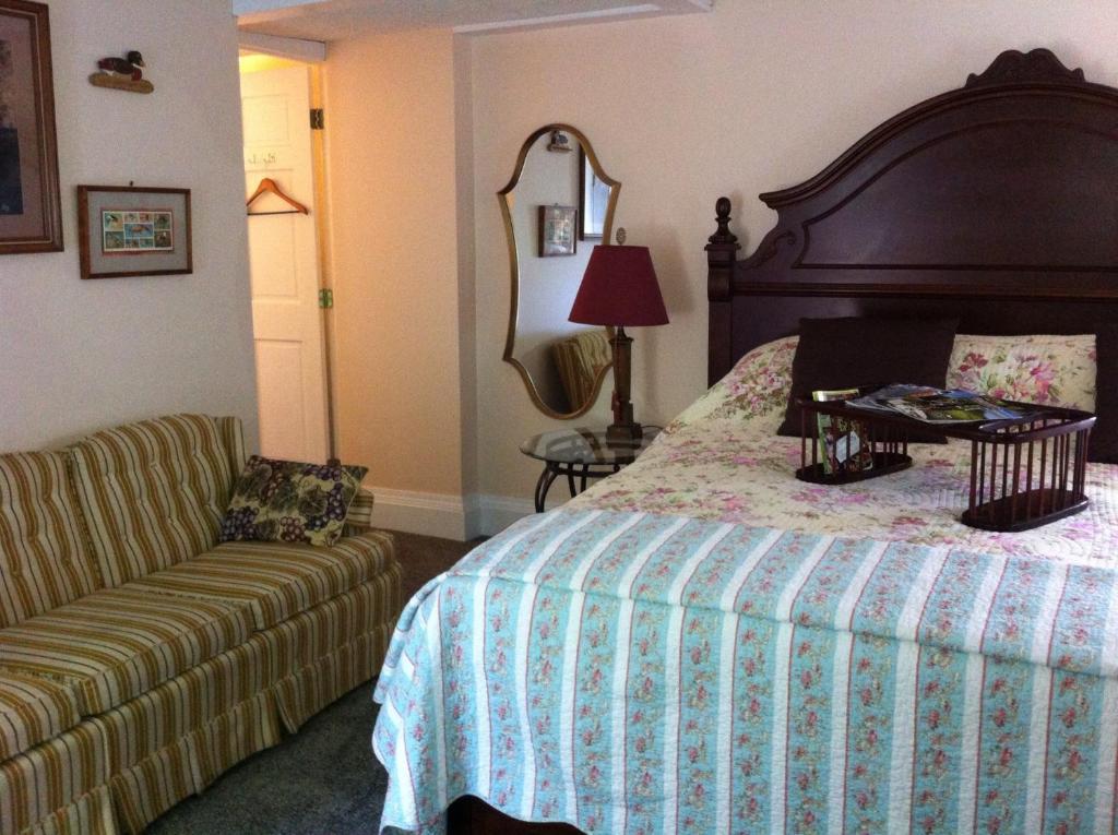 ليكوود Emerald Necklace Inn Bed And Breakfast الغرفة الصورة